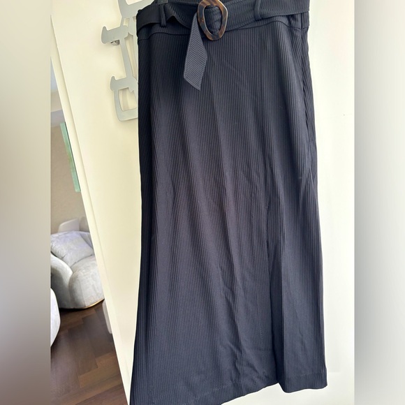 Black pencil skirt with belt - Picture 1 of 4